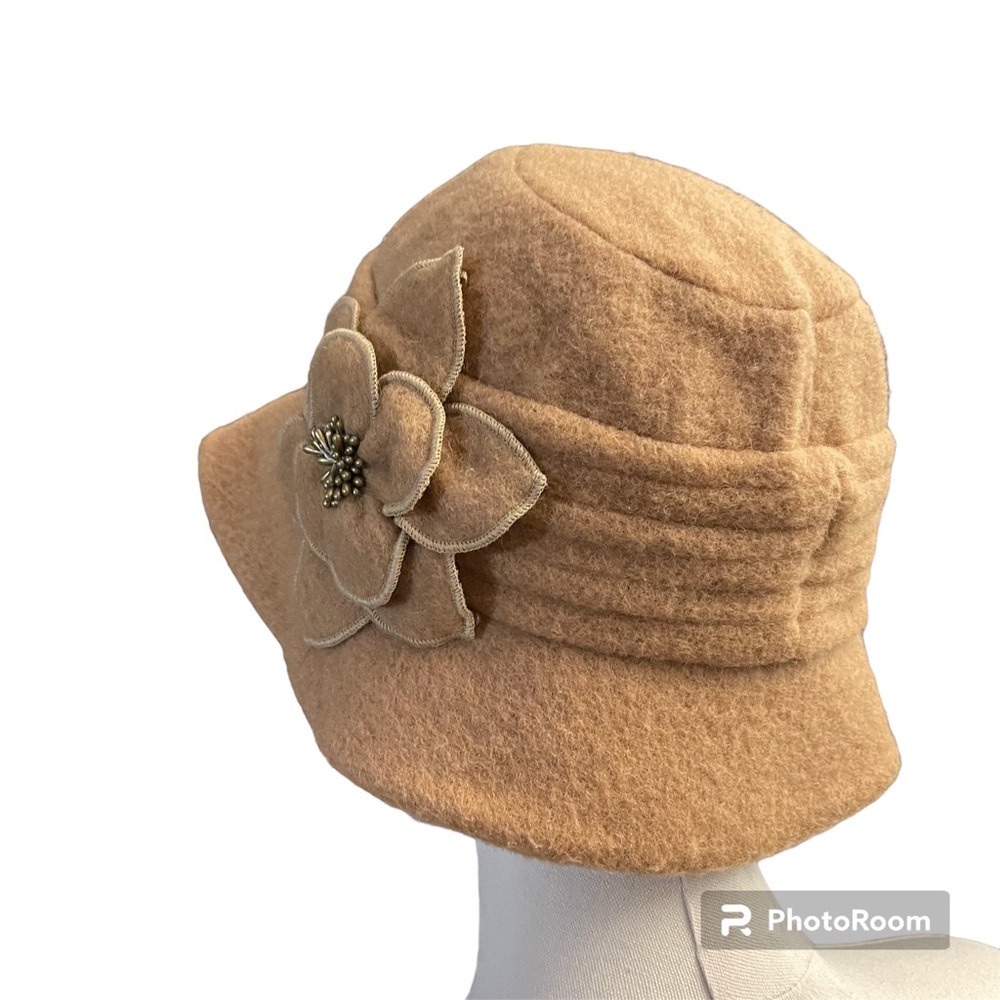 Lawliet Wool Hat Beaded Flower Appliqué Camel color